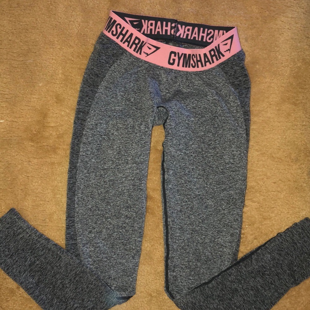 Gym shark leggings